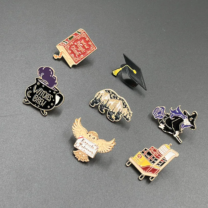 Новая брошь с изображением гер – обзор и цена Anime Kingdom Merchandise